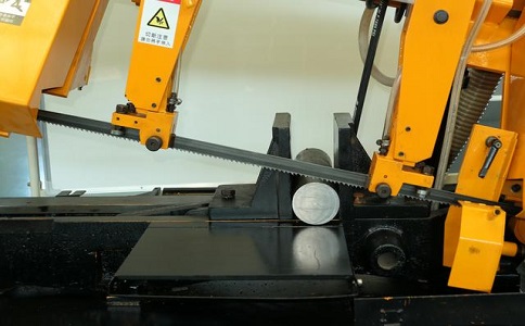 江口数控带锯床自动送料精度会出现偏差吗？